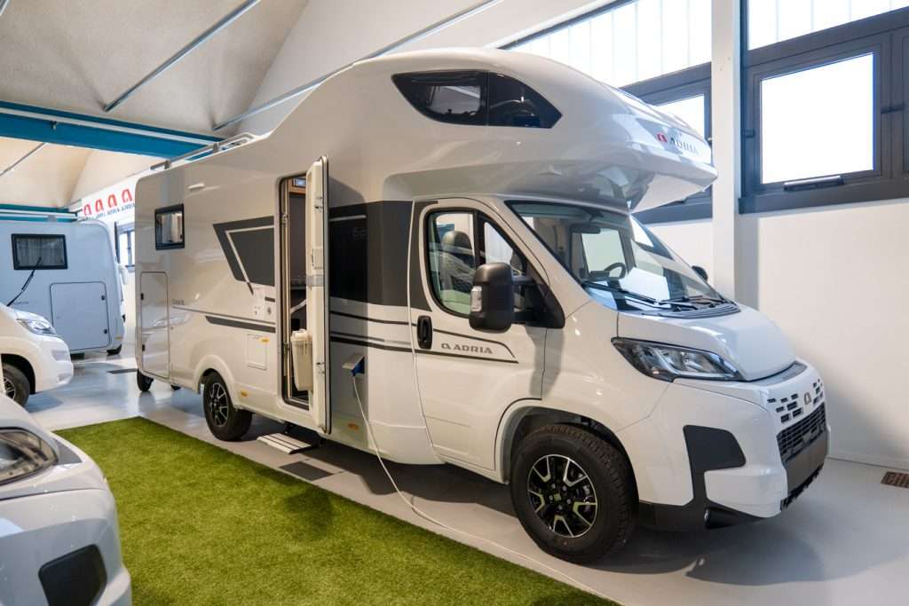 adria coral xl 660 sl 60y pack wildfree 260989 0001