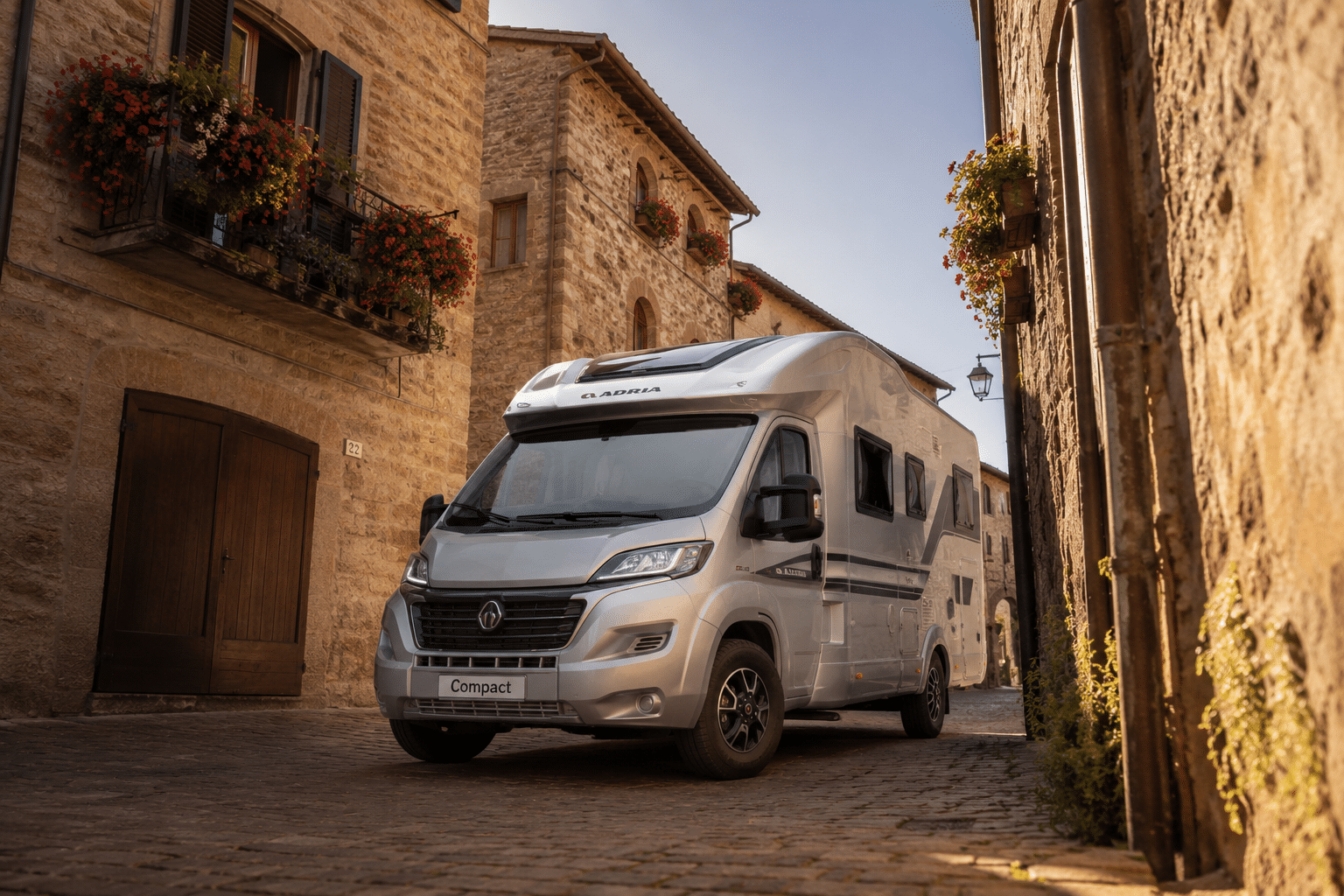 articolo blog Adria Compact recensione